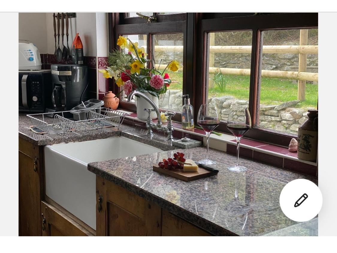 Villa Beautiful Secluded Farmhouse With Hot Tub à Barmouth Extérieur photo